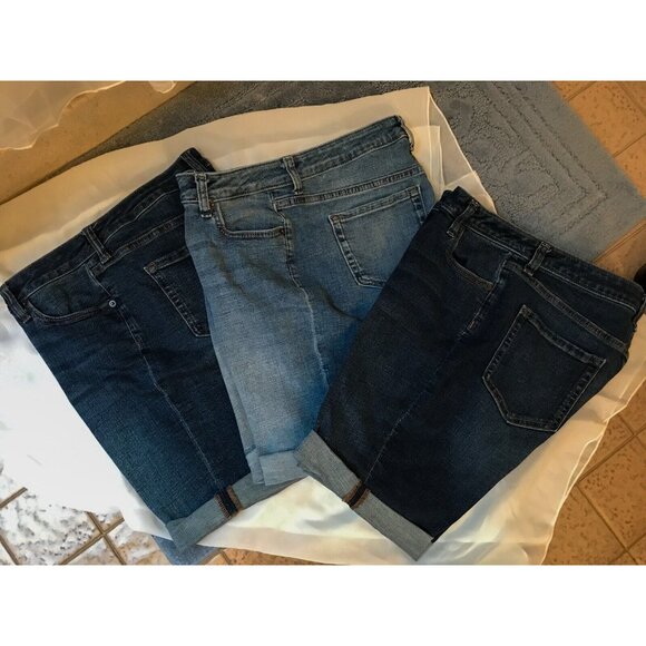Lot Bundle Amazon Essentials Women's 7" Denim Bermuda Shorts Sz 8 - Picture 1 of 6